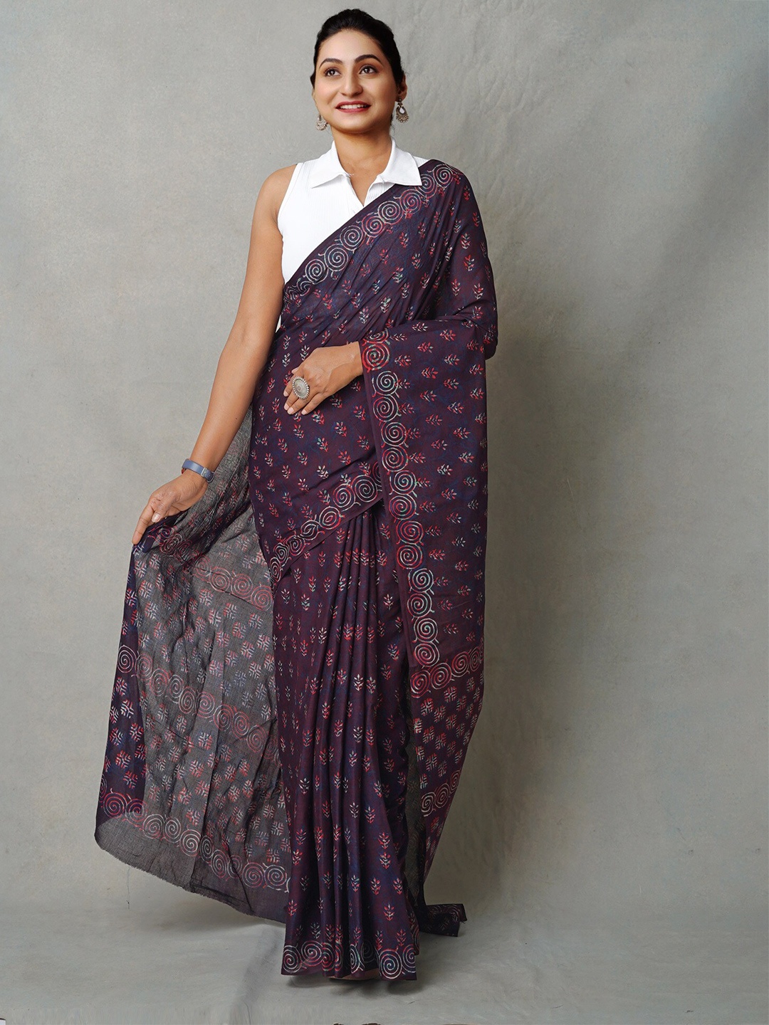

Unnati Silks Ethnic Motifs Pure Cotton Handloom Block Print Saree, Purple
