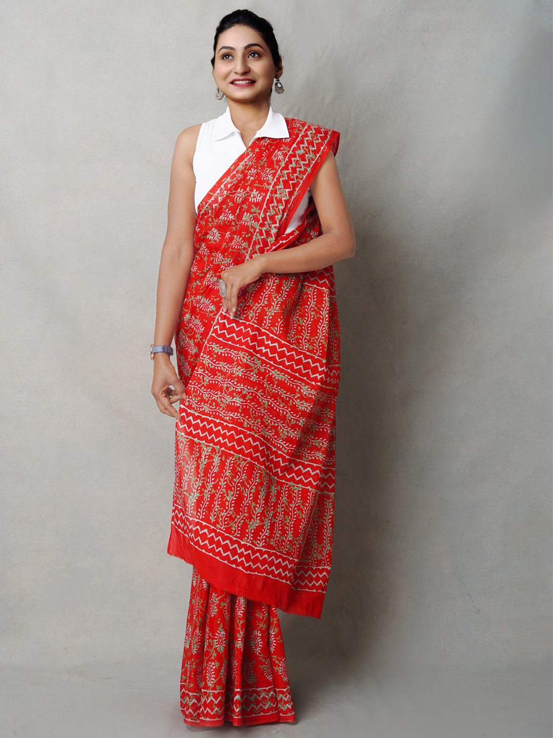 

Unnati Silks Ethnic Motifs Pure Cotton Handloom Block Print Saree, Red