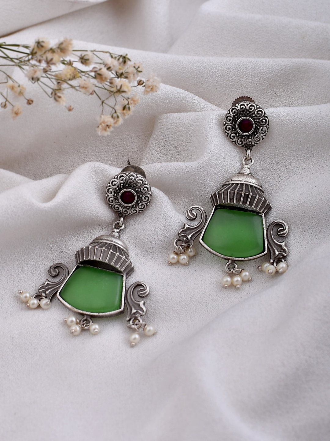 

DASTOOR Silver-Plated Contemporary Jhumkas Earrings
