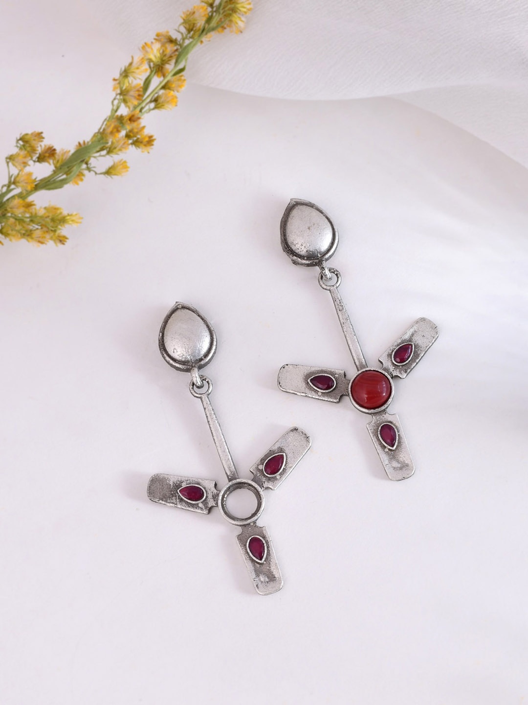

DASTOOR Silver-Plated Contemporary Drop Earrings