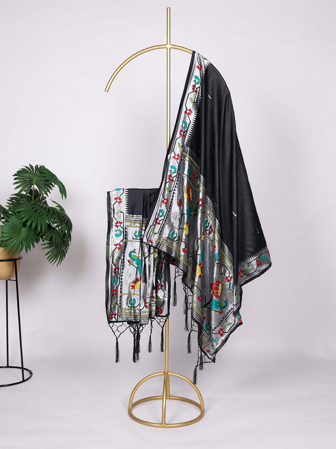 

LOOKNBOOK ART Woven Design Dupatta, Black