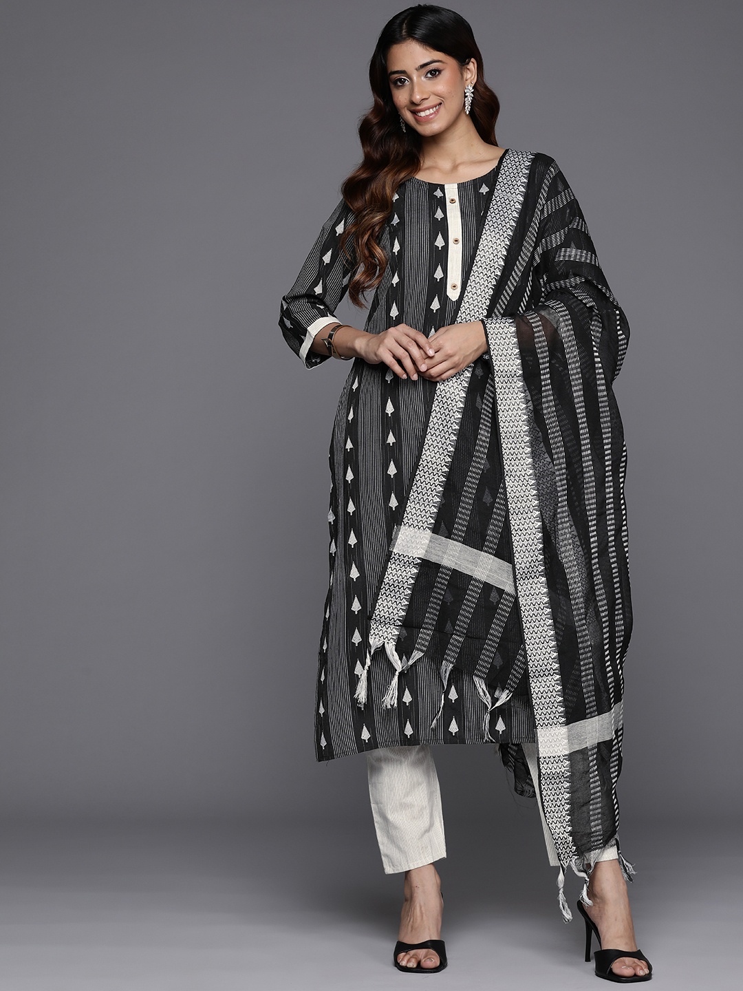 

Varanga Woven Design Kurta with Trousers & Dupatta, Black