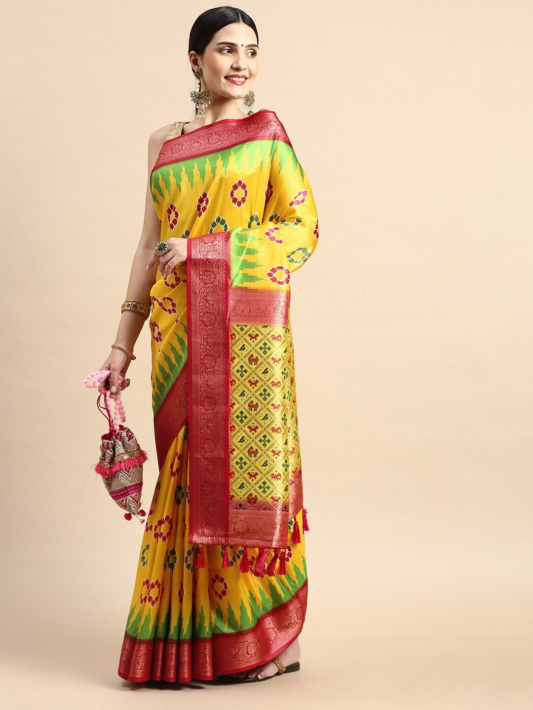

PATLIPALLU Ethnic Motifs Printed Zari Ikat Saree, Yellow