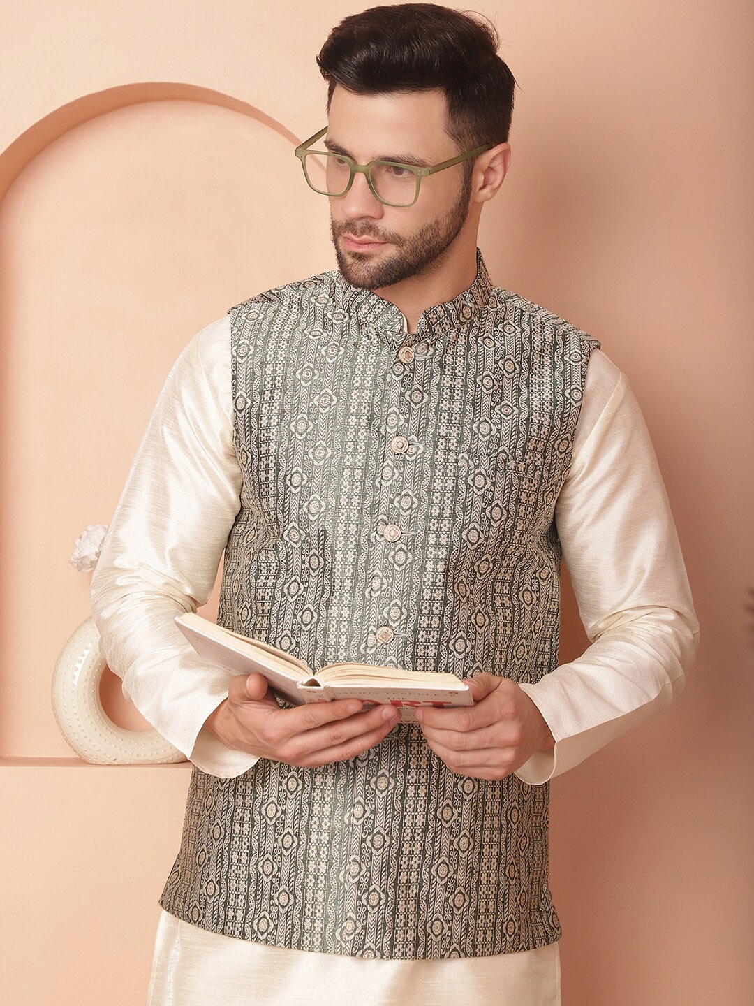 

Jompers Regular Straight Kurta With Pyjamas & Woven Design Nehru Jacket, Green