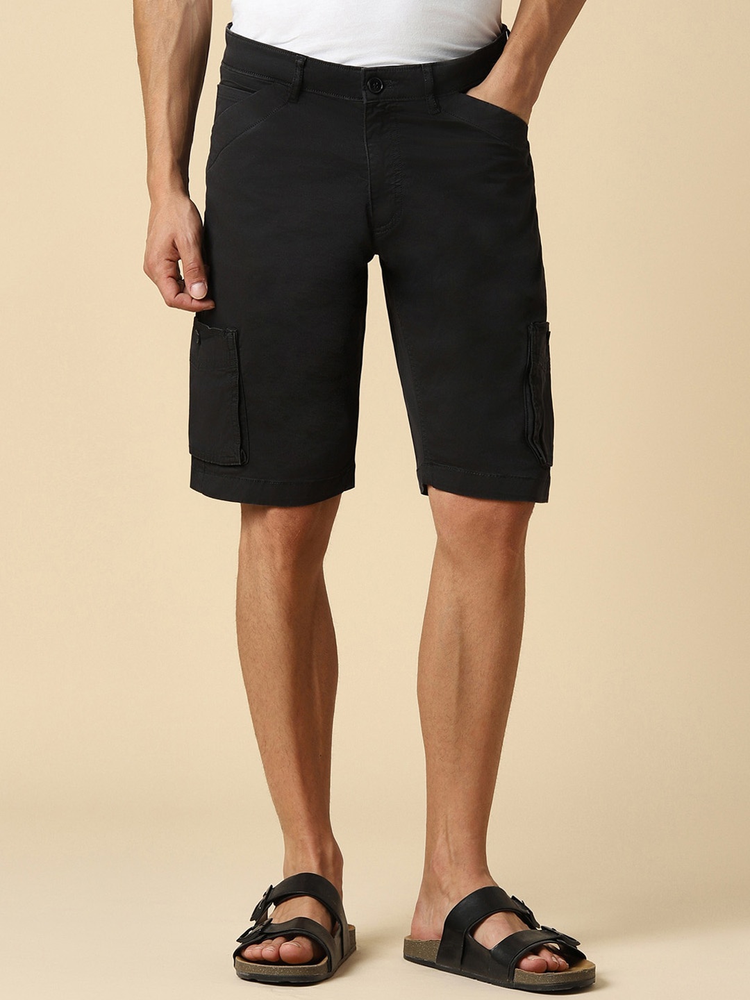 

Allen Solly Men Slim Fit Cargo Shorts, Black