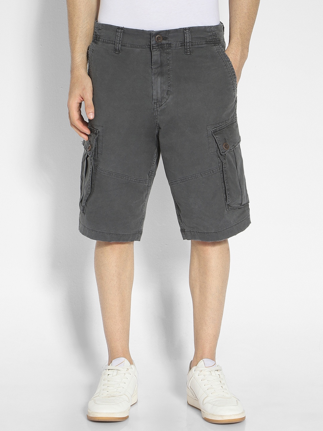

AMERICAN EAGLE OUTFITTERS Men Mid-Rise Cargo Shorts, Grey