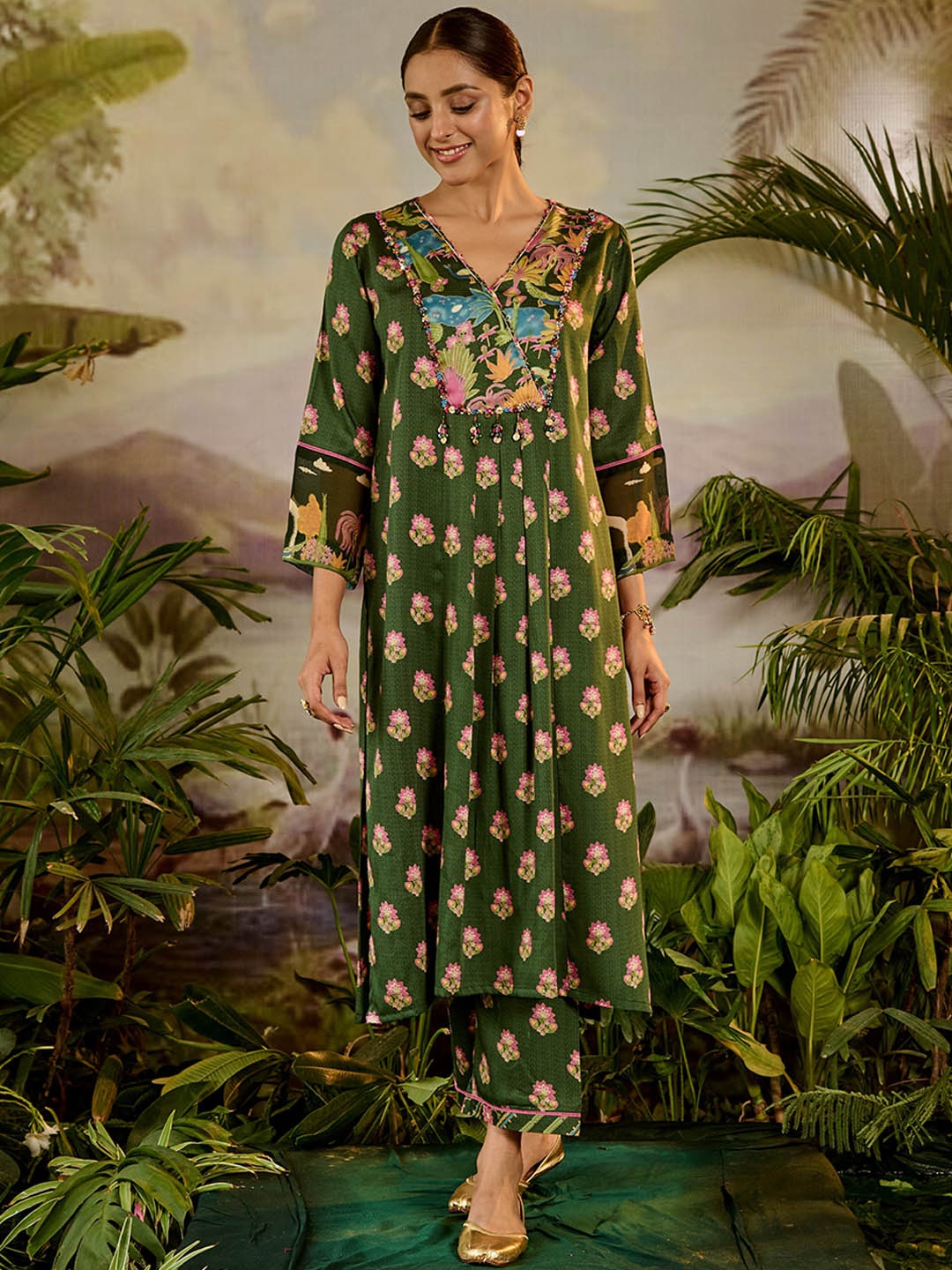 

Baise Gaba Floral Embroidered Pleated Sequinned Kurta With Trousers, Green
