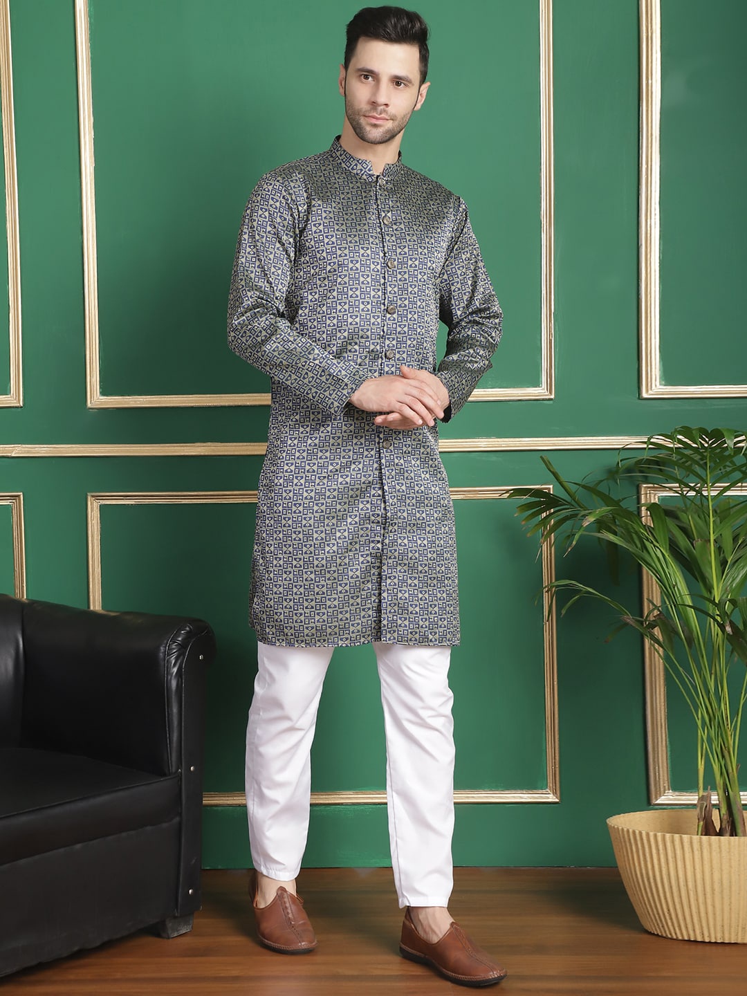 

Anouk Mandarin Collar Regular Kurta With Pyjamas, Navy blue