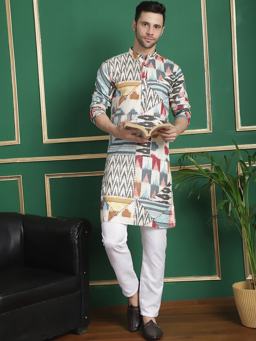 

Anouk White Ikat Printed Regular Pure Cotton Kurta with Pyjamas