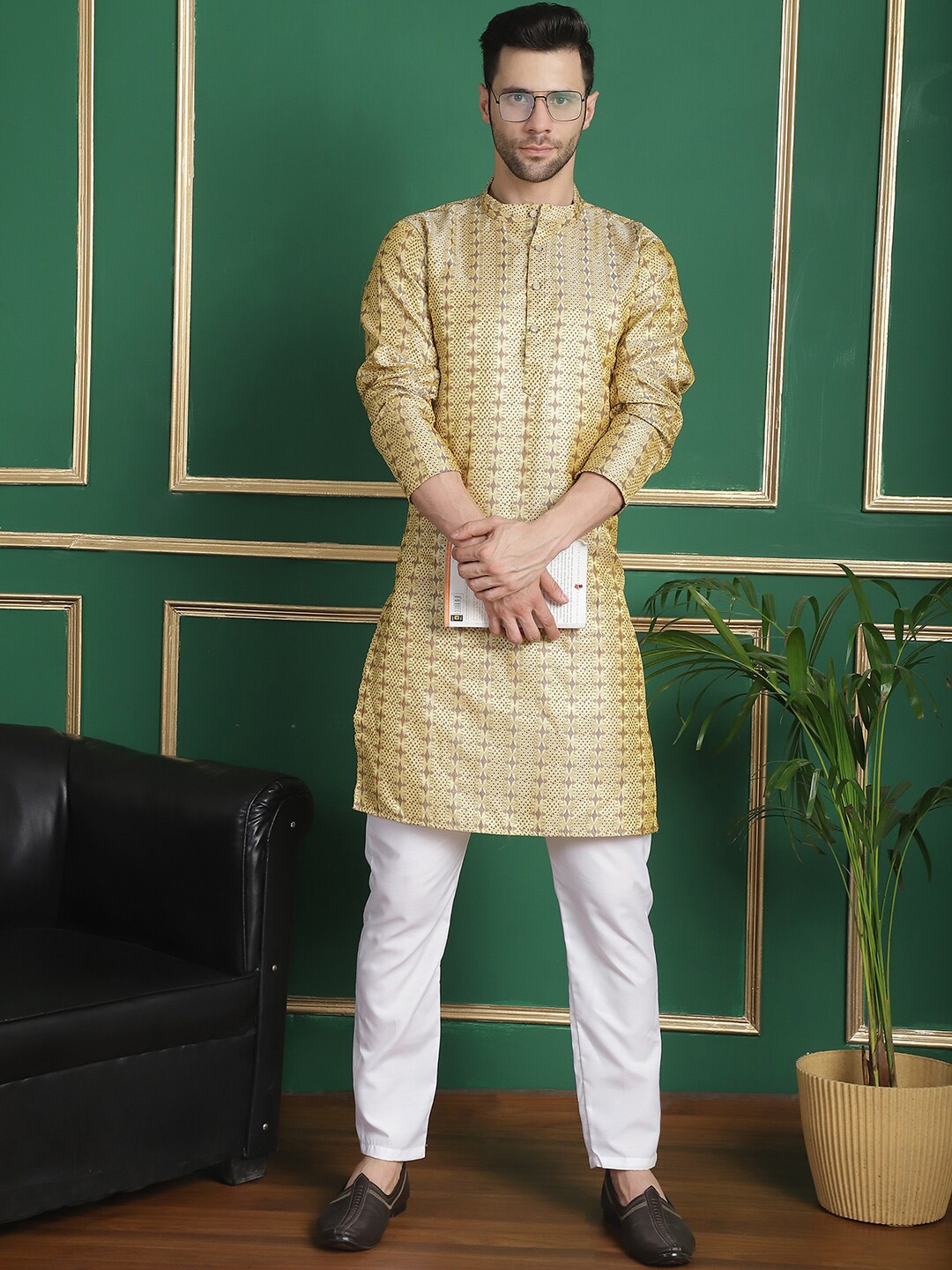 

Anouk Mandarin Collar Regular Kurta With Pyjamas, Yellow