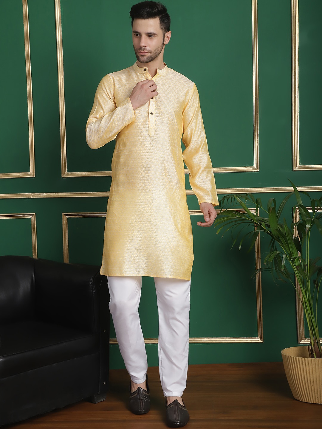 

Anouk Mandarin Collar Regular Kurta With Pyjamas, Gold