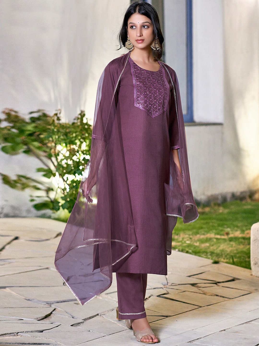 

SKYLEE Ethnic Motifs Yoke Design Sequinned Kurta With Trousers & Dupatta, Magenta