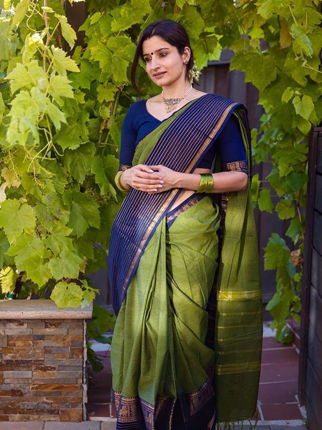 

SHIJILA Zari Pure Silk Kanjeevaram Saree, Green