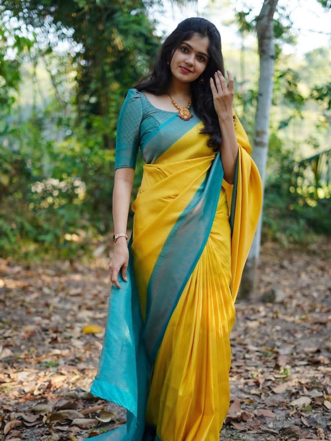 

SHIJILA Zari Pure Silk Kanjeevaram Saree, Yellow
