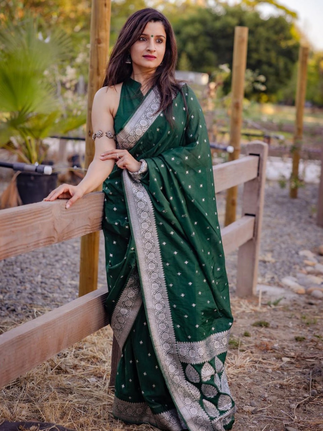 

SHIJILA Ethnic Motifs Zari Pure Silk Kanjeevaram Saree, Green
