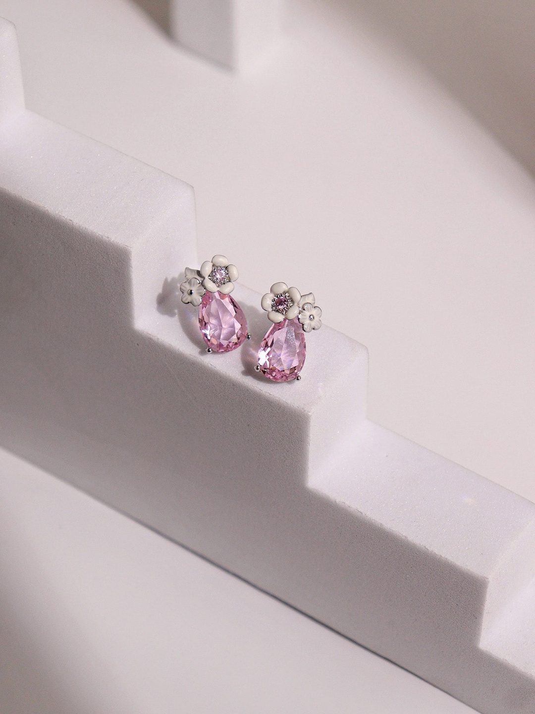 

CURIO COTTAGE Rhodium-Plated Contemporary Studs Earrings, Silver