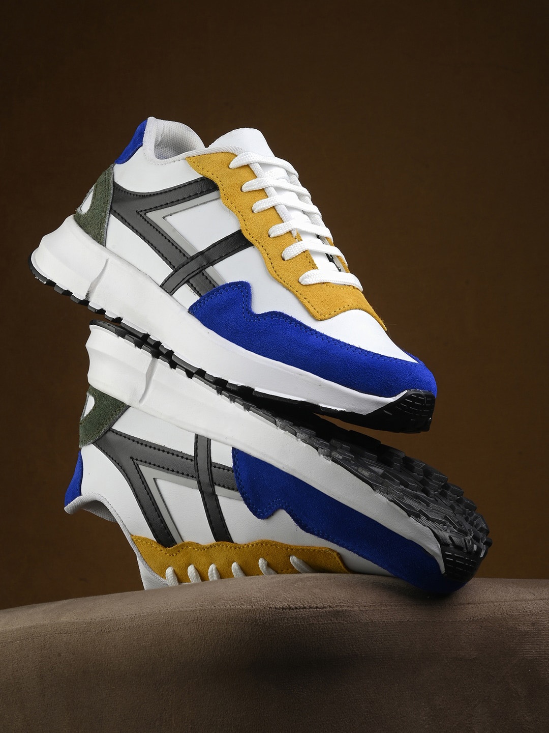

Mactree Men Colourblocked Lace Up Lightweight Sneakers, White