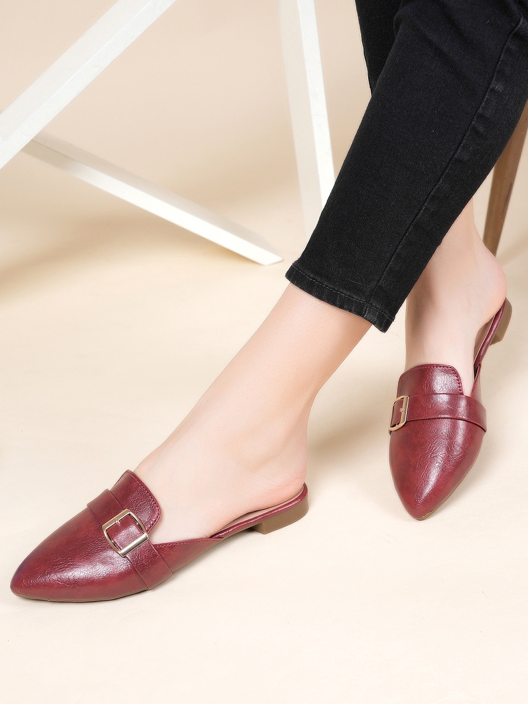 

DressBerry Maroon Textured Buckle Detail Pointed Toe Mules