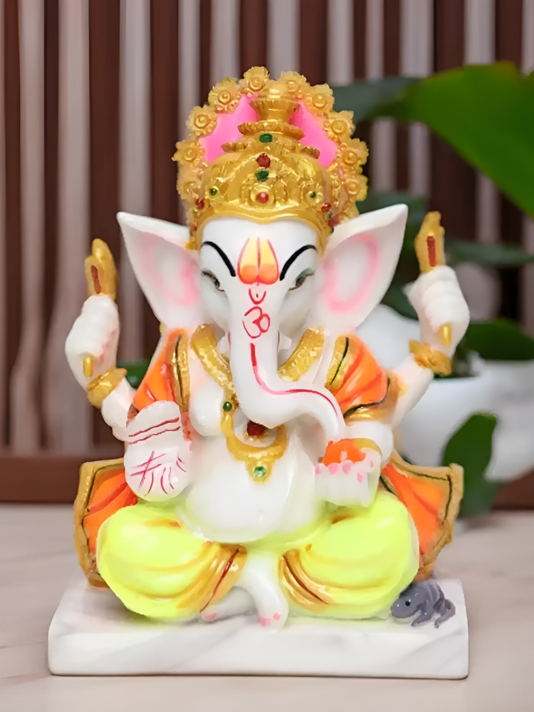 

VIVARS CRAFT Yellow Religious Idol Showpiece