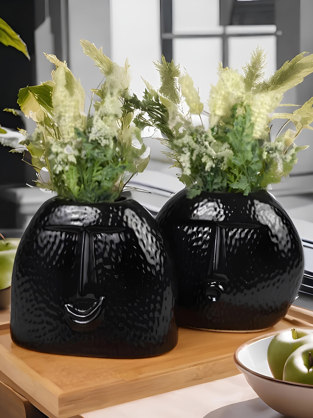 

Kaolinite 2 Pieces Black Face Shaped Ceramic Flower Vases