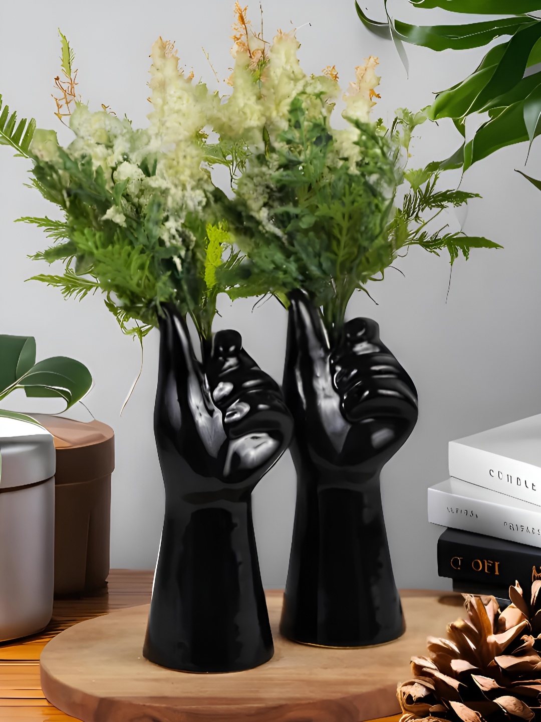 

Kaolinite 2 Pieces Black Hand Shaped Ceramic Flower Vases