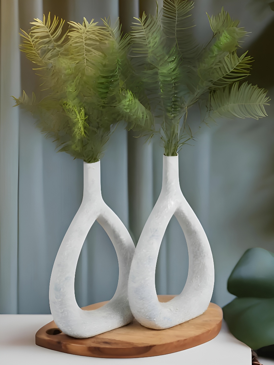 

Kaolinite 2 Pieces Blue & White Textured Ceramic Flower Vase