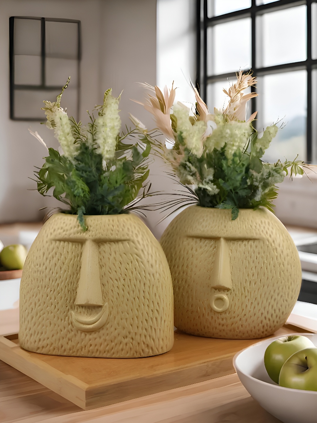 

Kaolinite Beige 2 Pieces Face-Shaped Ceramic Flower Vases