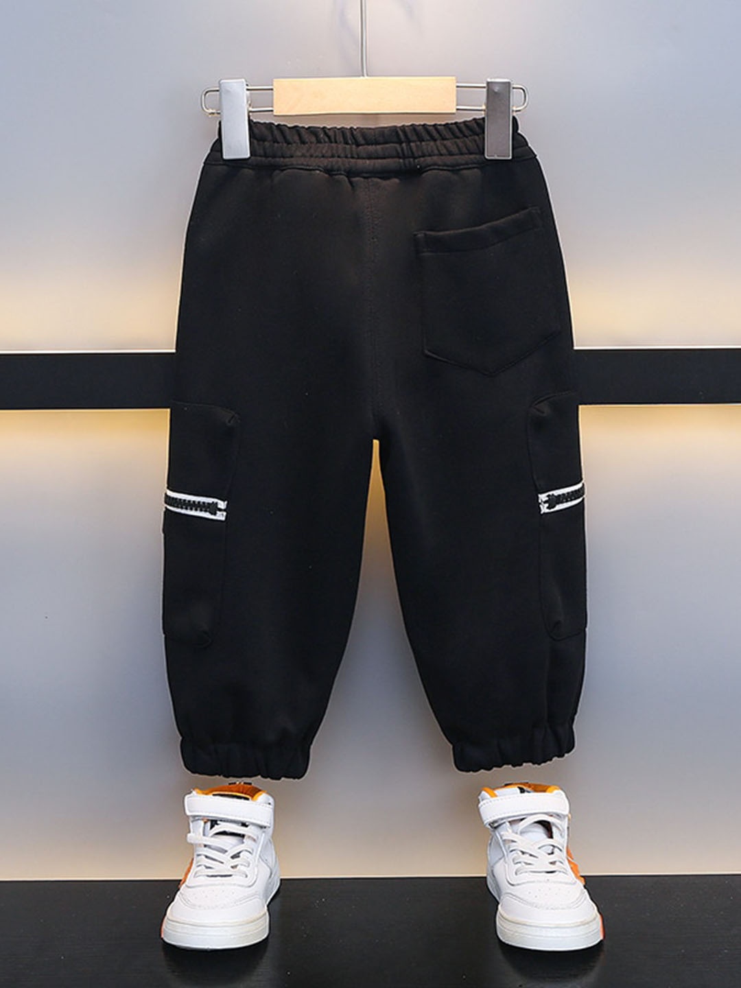 

StyleCast x Revolte Boys Black Printed High-Rise Easy Wash Cotton Joggers Trousers