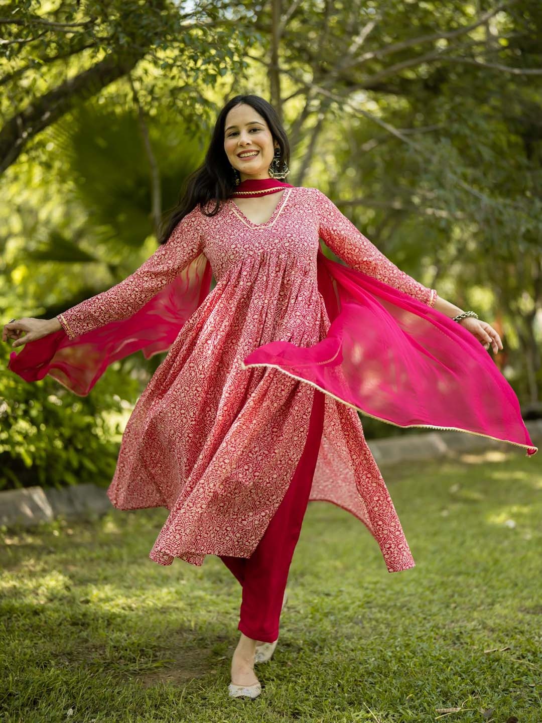 

GoSriKi Floral Printed V-Neck Empire A-Line Kurta with Trousers & Dupatta, Pink