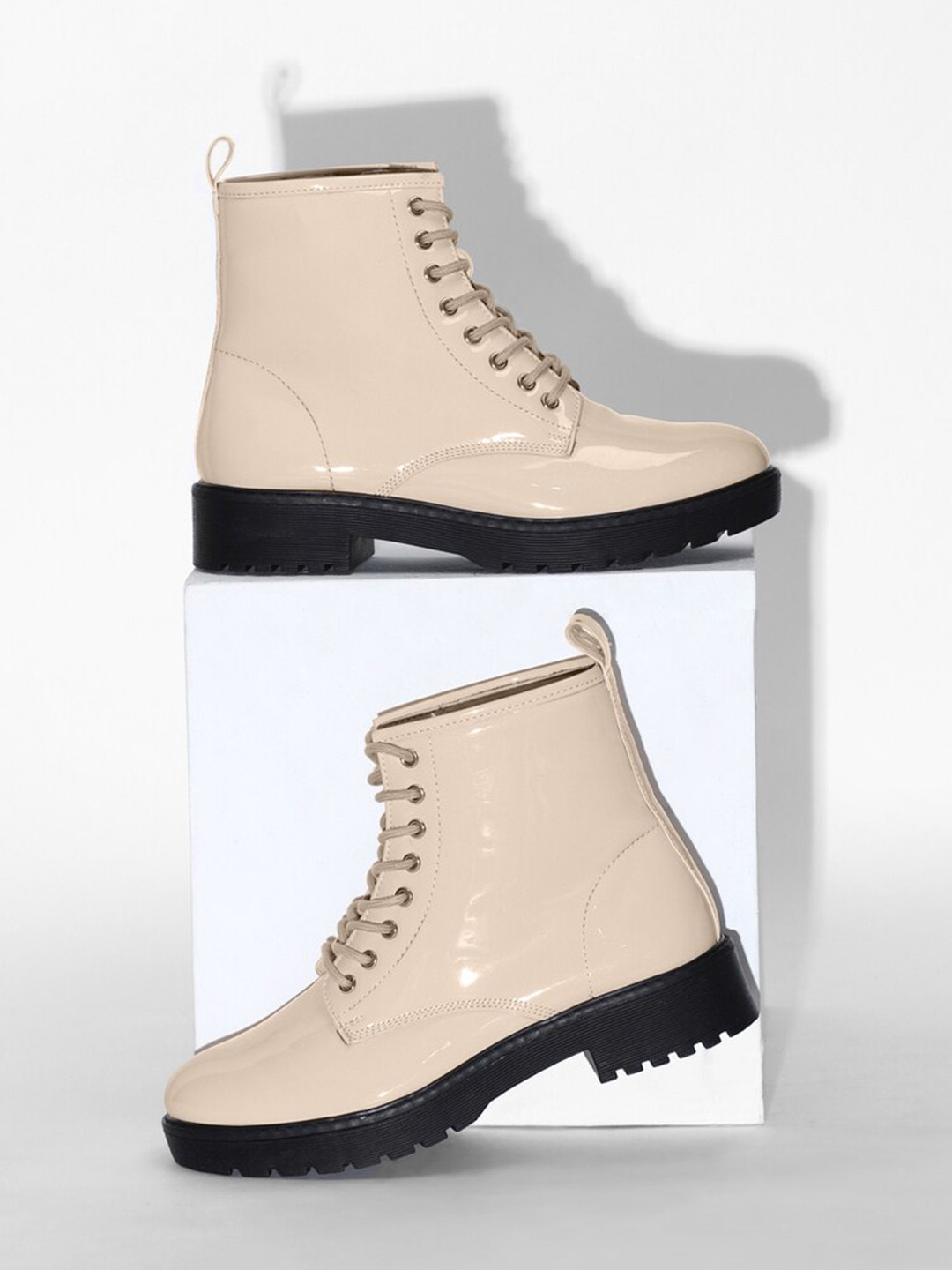 

FOREVER 21 Women Round Toe Block-Heeled Regular Boots, Beige