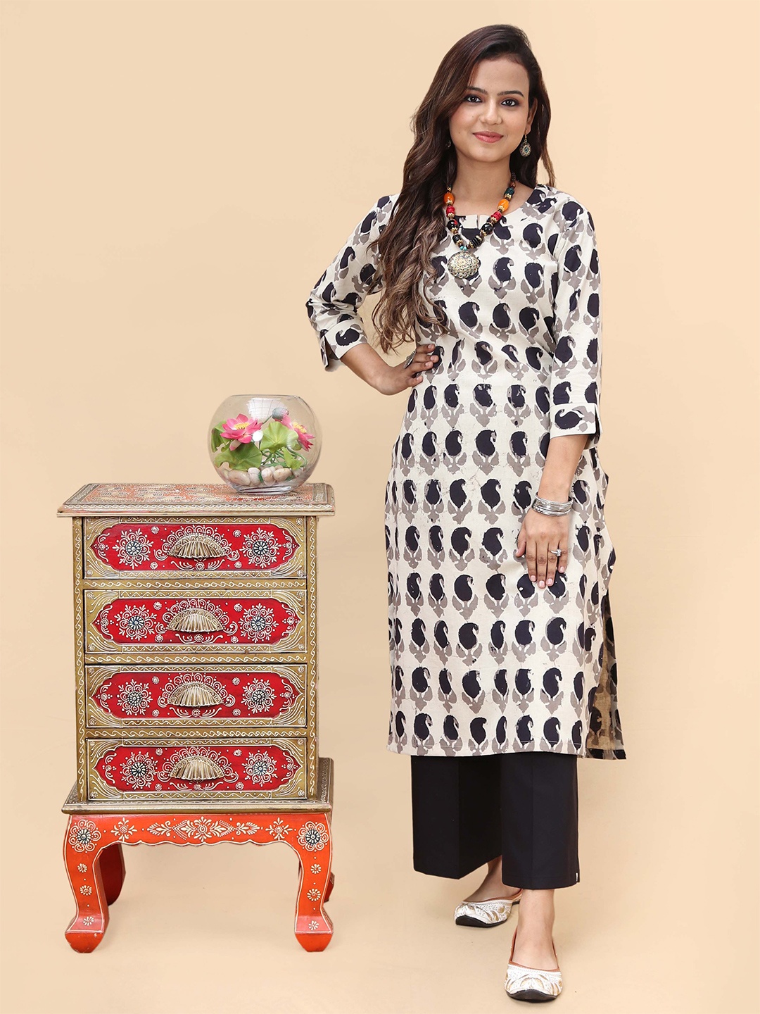 

TSUCCHI TRADITIONS Paisley Printed Pure Cotton Kurta, Black