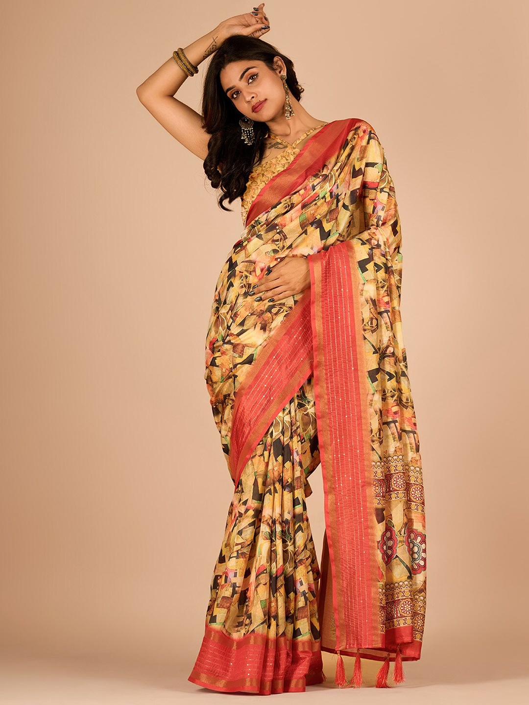 

Sanwariya Silk Floral Digital Printed Sequinned Saree, Yellow