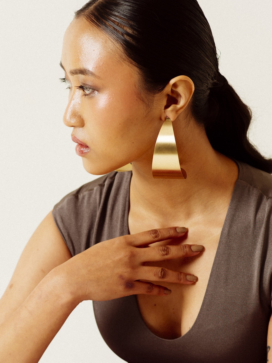 

ISHKAARA Classic Hoop Earrings, Gold