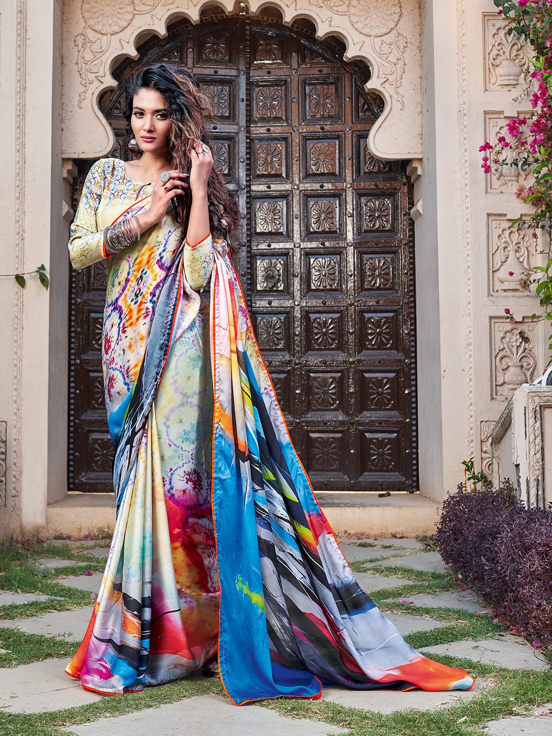 

HRITIKA Abstract Printed Satin Saree, Blue