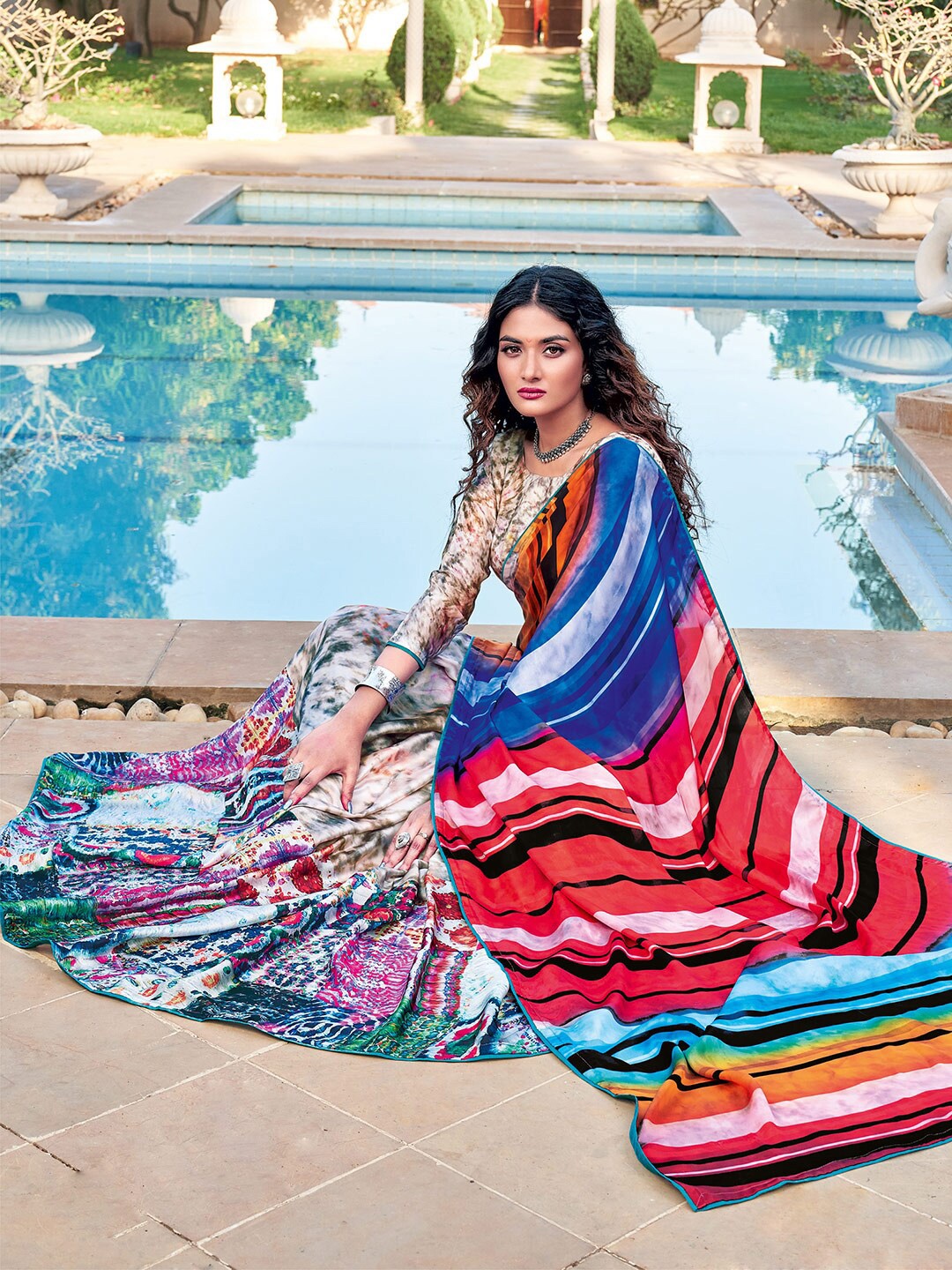 

Shaily Zari Satin Fusion Saree, Red