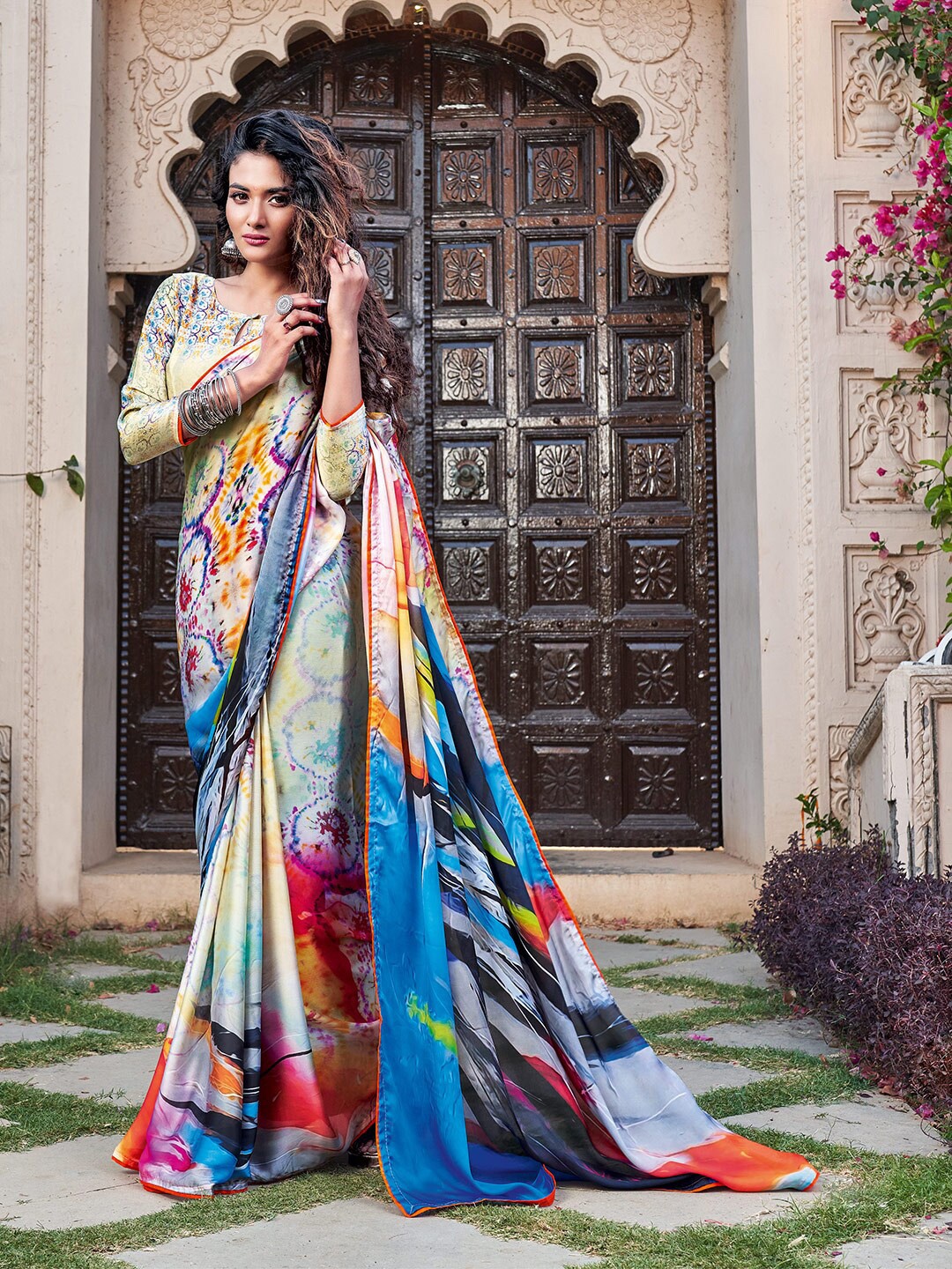 

Shaily Abstract Printed Saree, Blue