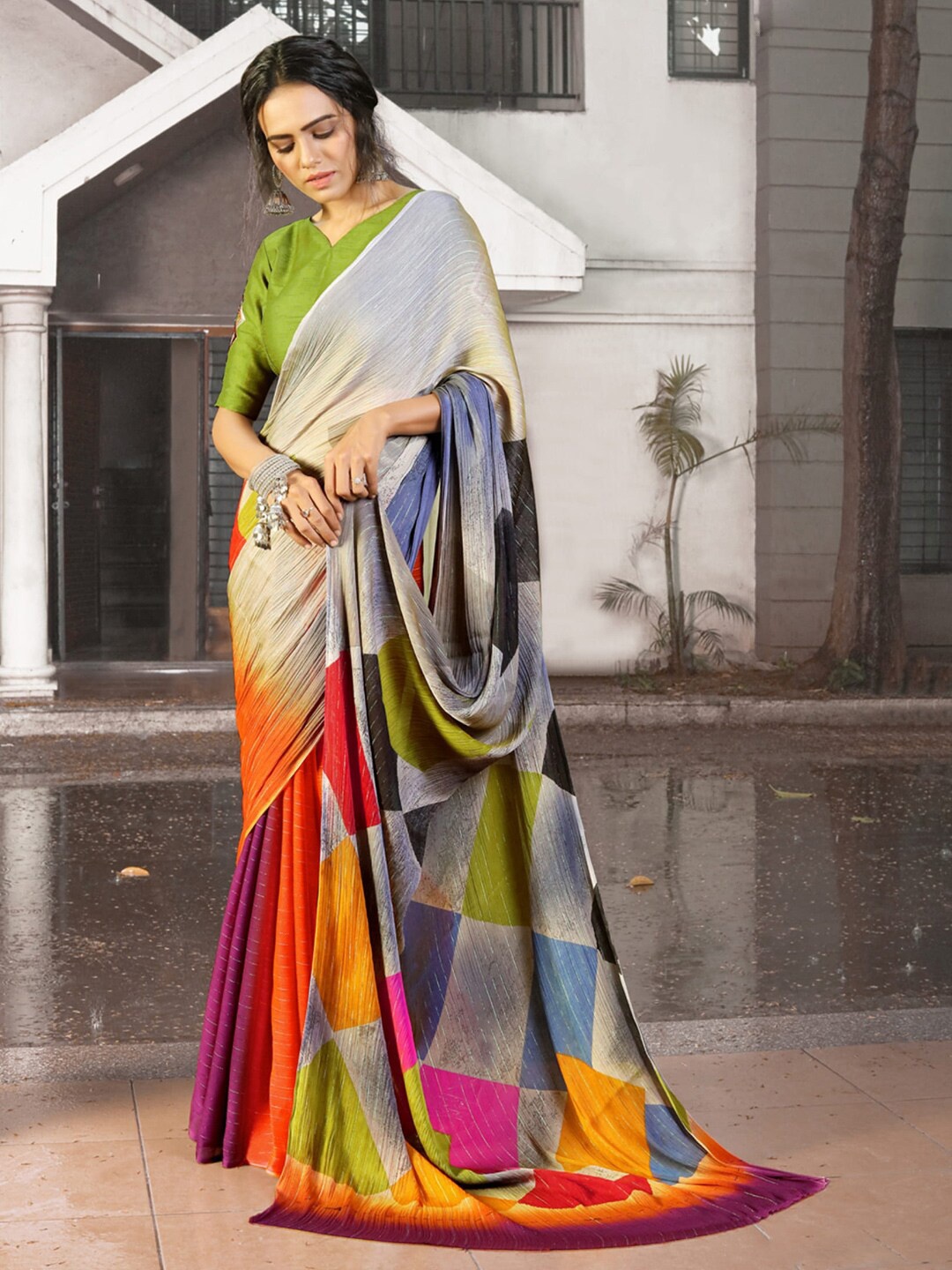

Mitera Abstract Printed Saree, Grey