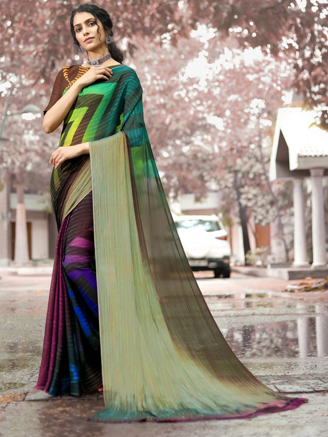 

Mitera Abstract Printed Party Wear Saree, Green