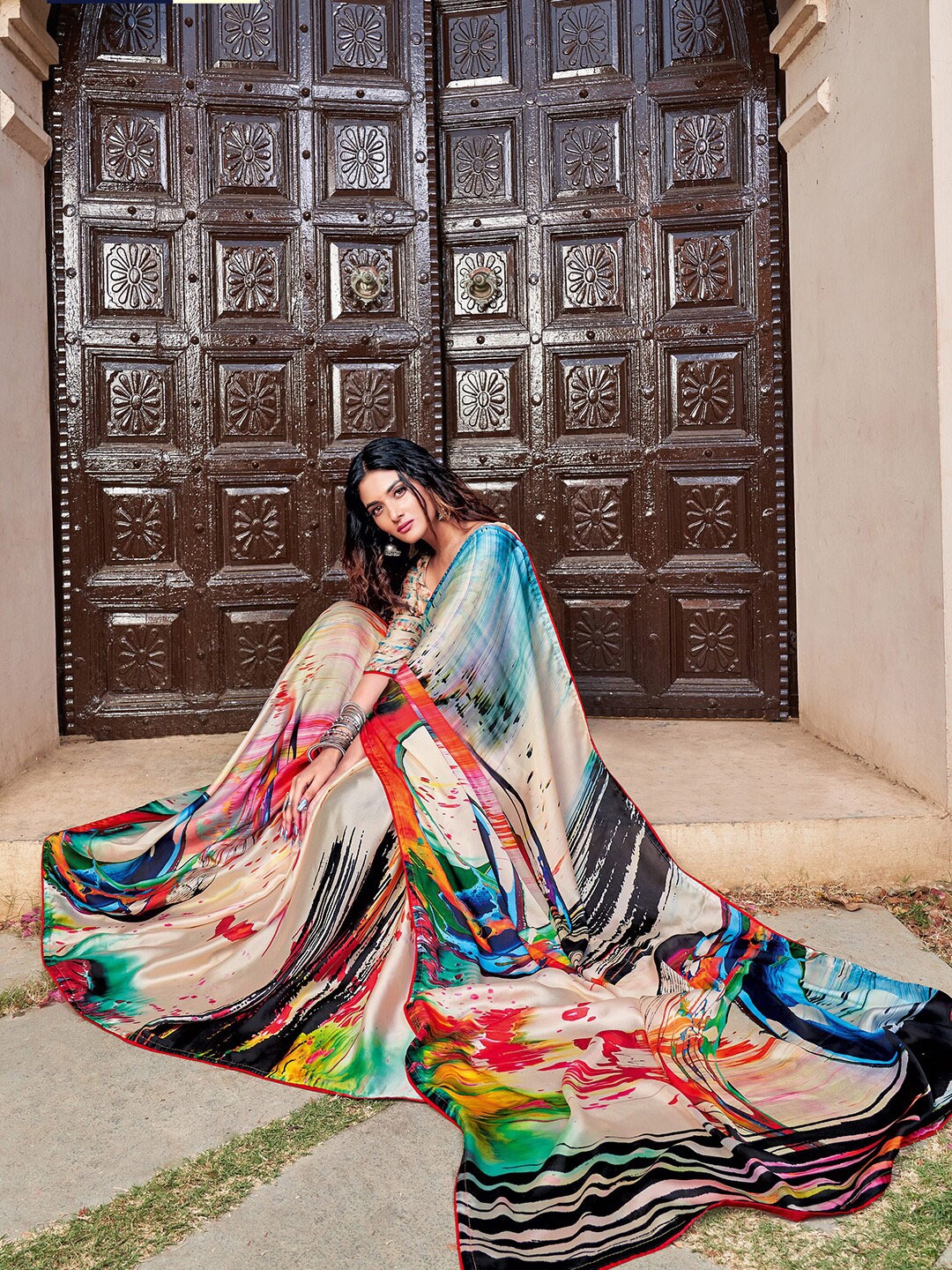

Mitera Abstract Printed Party Wear Saree, Off white