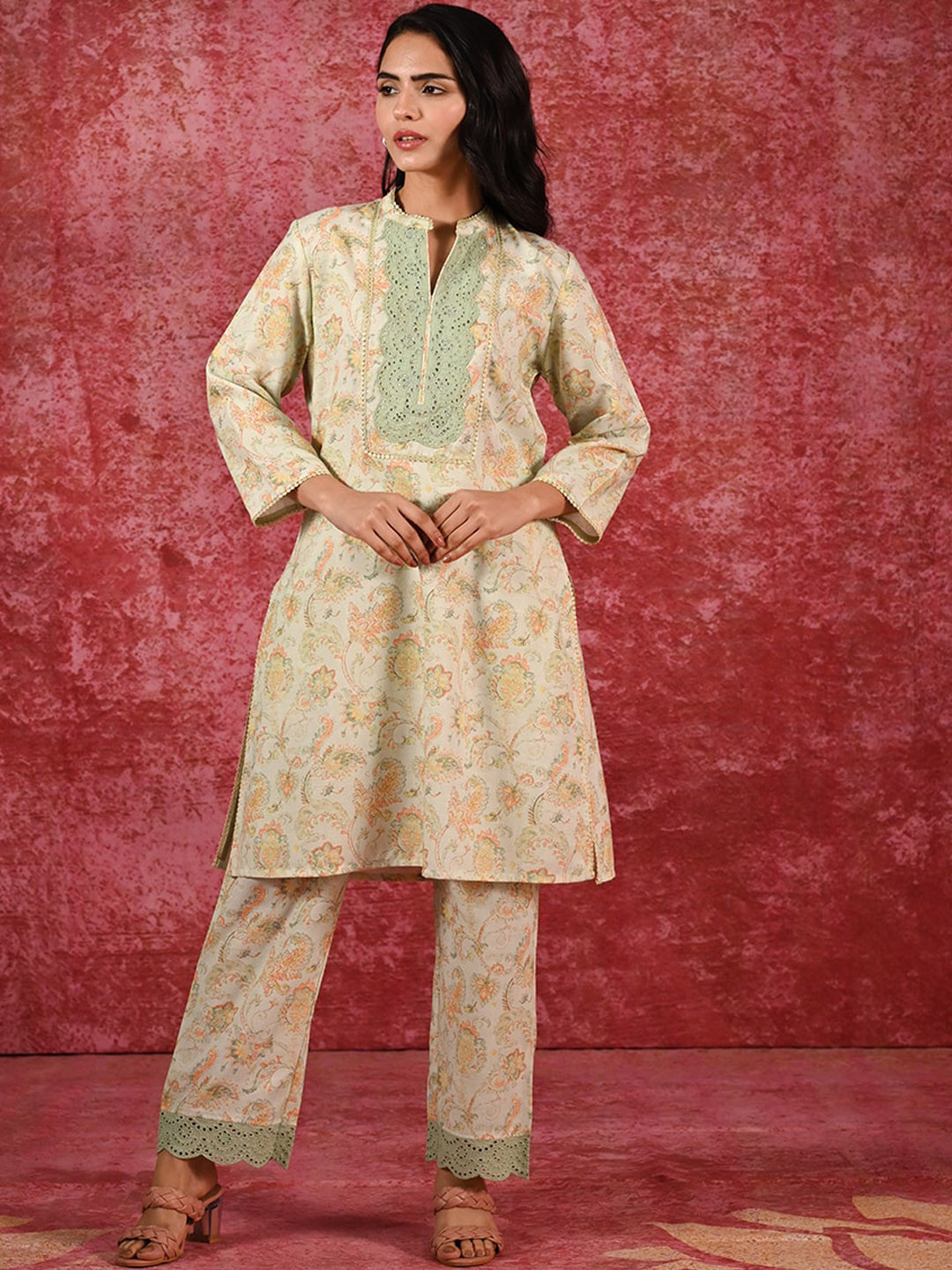 

Lakshita Floral Printed Mandarin Collar Three-Quarter Sleeves Kurta with Trousers, Green