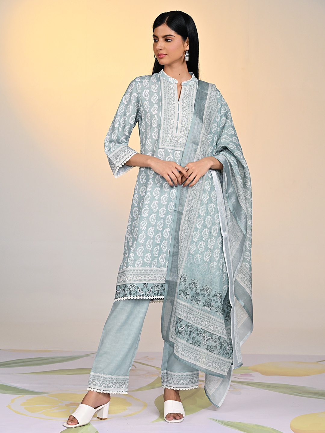 

Lakshita Ethnic Motifs Printed Mandarin Collar Three-Quarter Sleeves Kurta Set, Blue