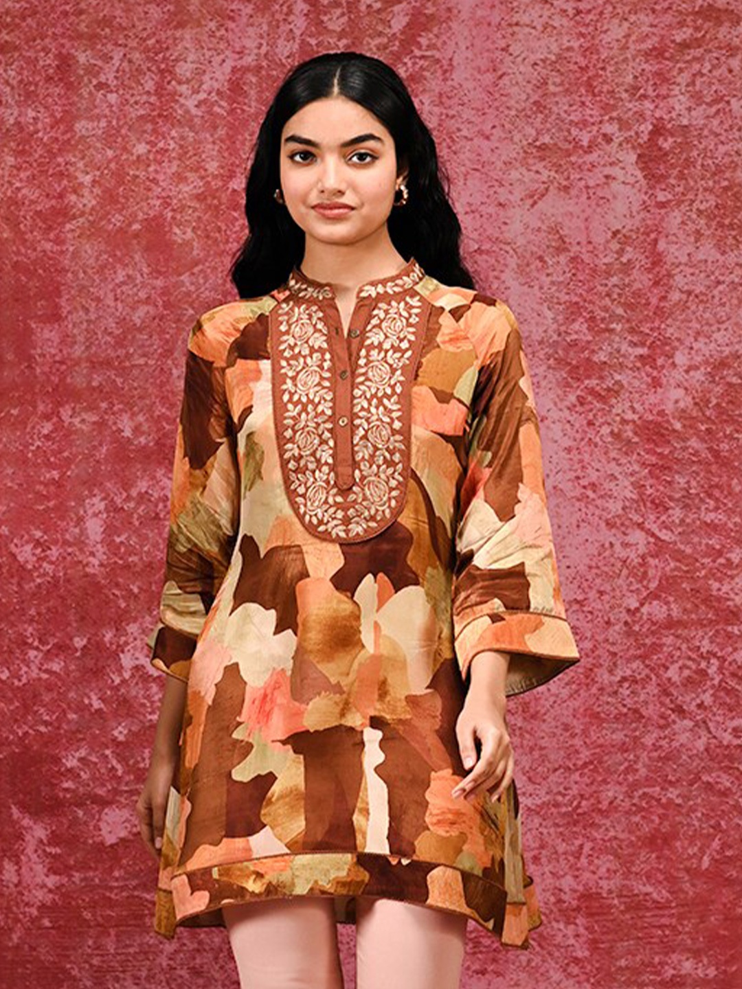 

Lakshita Abstract Printed Mandarin Collar Embroidered Crepe Tunic, Green