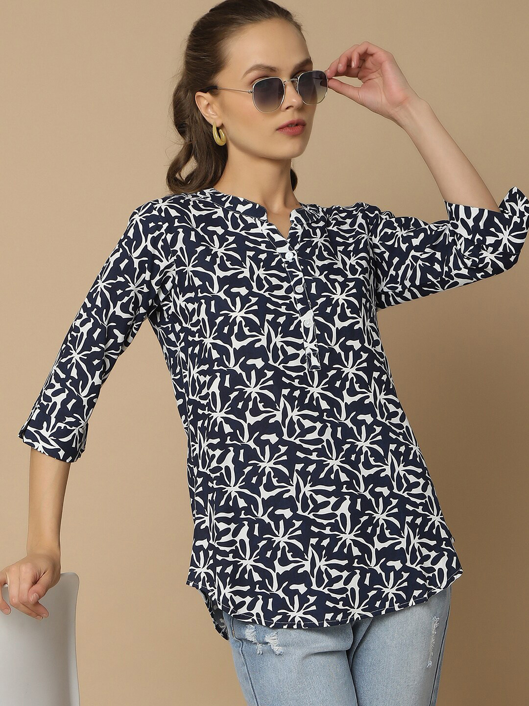 

V-Mart Abstract Printed Mandarin Collar Top, Navy blue