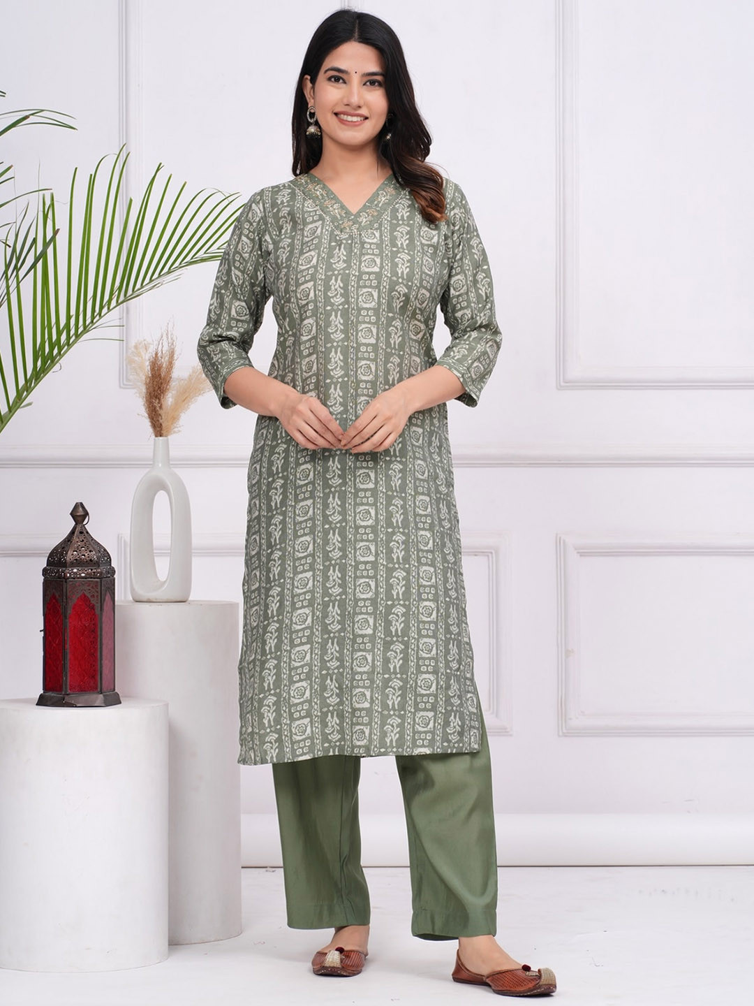 

KALINI Floral Printed V-Neck Straight Pure Silk Kurta with Trousers, Green