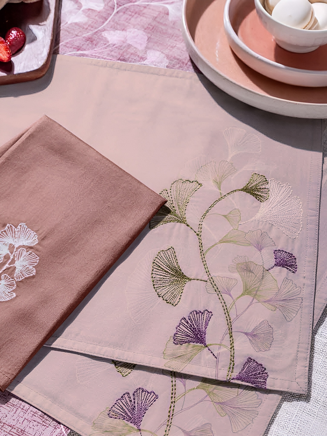 

Eris Home Gingko Beige 4Pcs Embroiered Pure Cotton Table Placemats