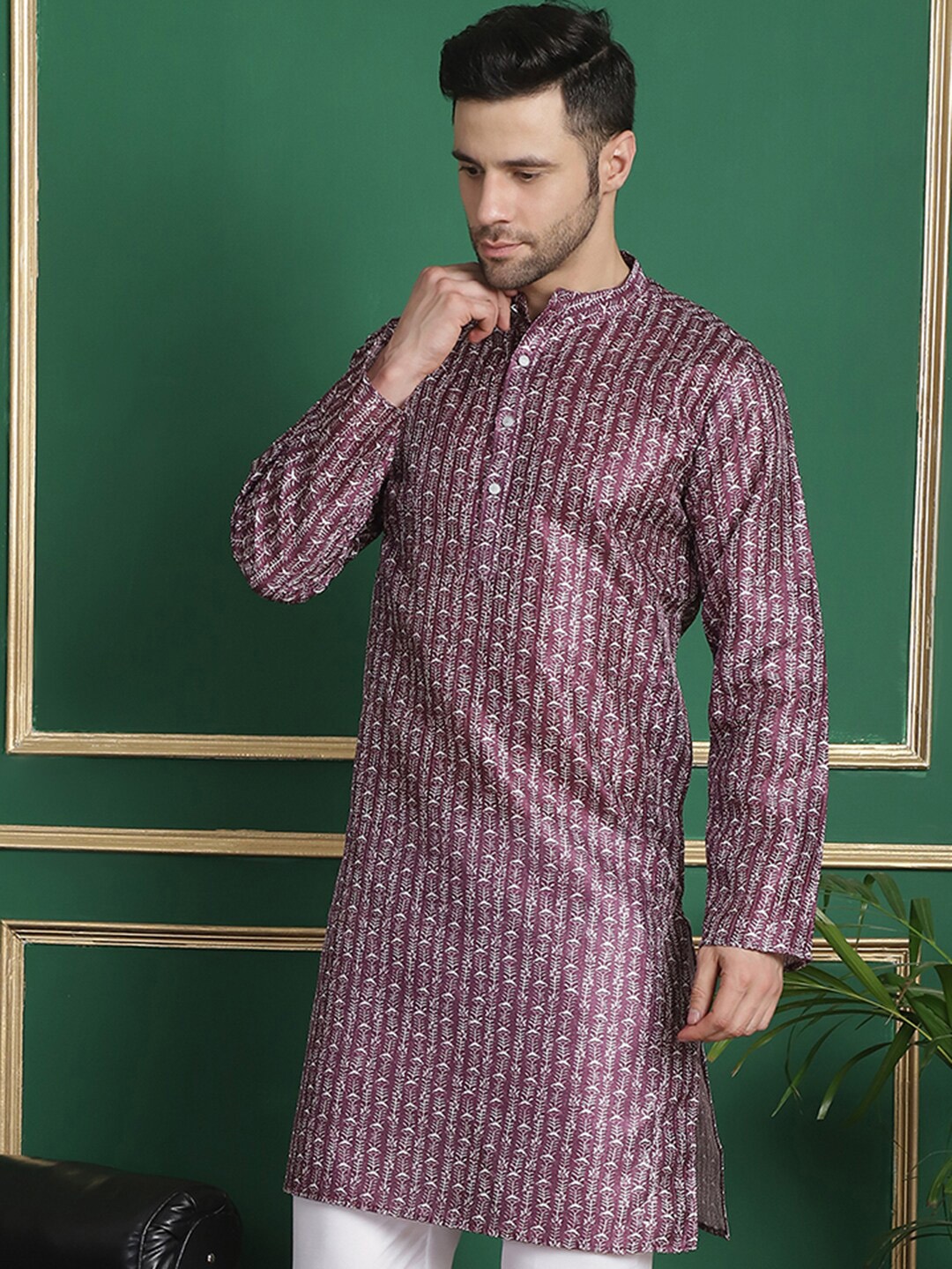 

Anouk Geometric Mandarin Collar Long Sleeves Thread Work Kurta, Purple