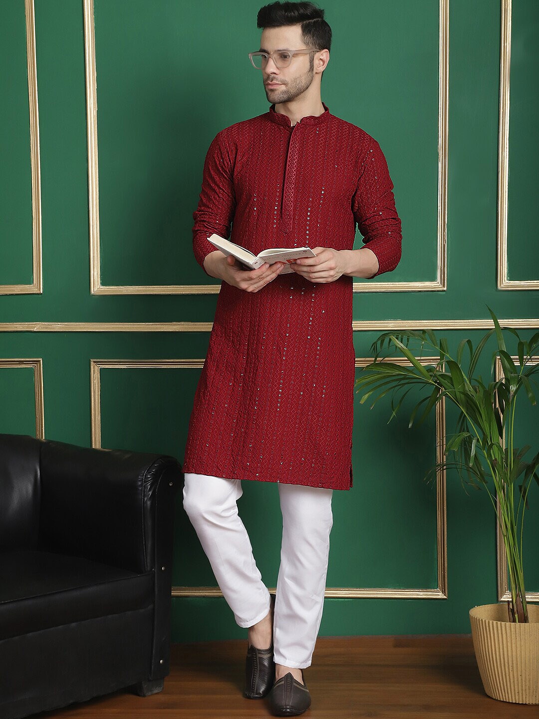 

Anouk Geometric Embroidered Mirror Work Straight Kurta, Maroon