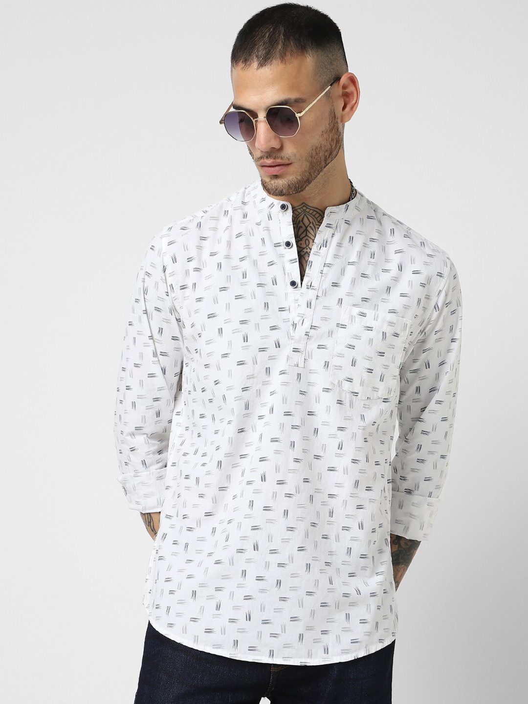 

VASTRADO Mandarin Collar Long Sleeves Abstract Printed Cotton Straight Kurta, White