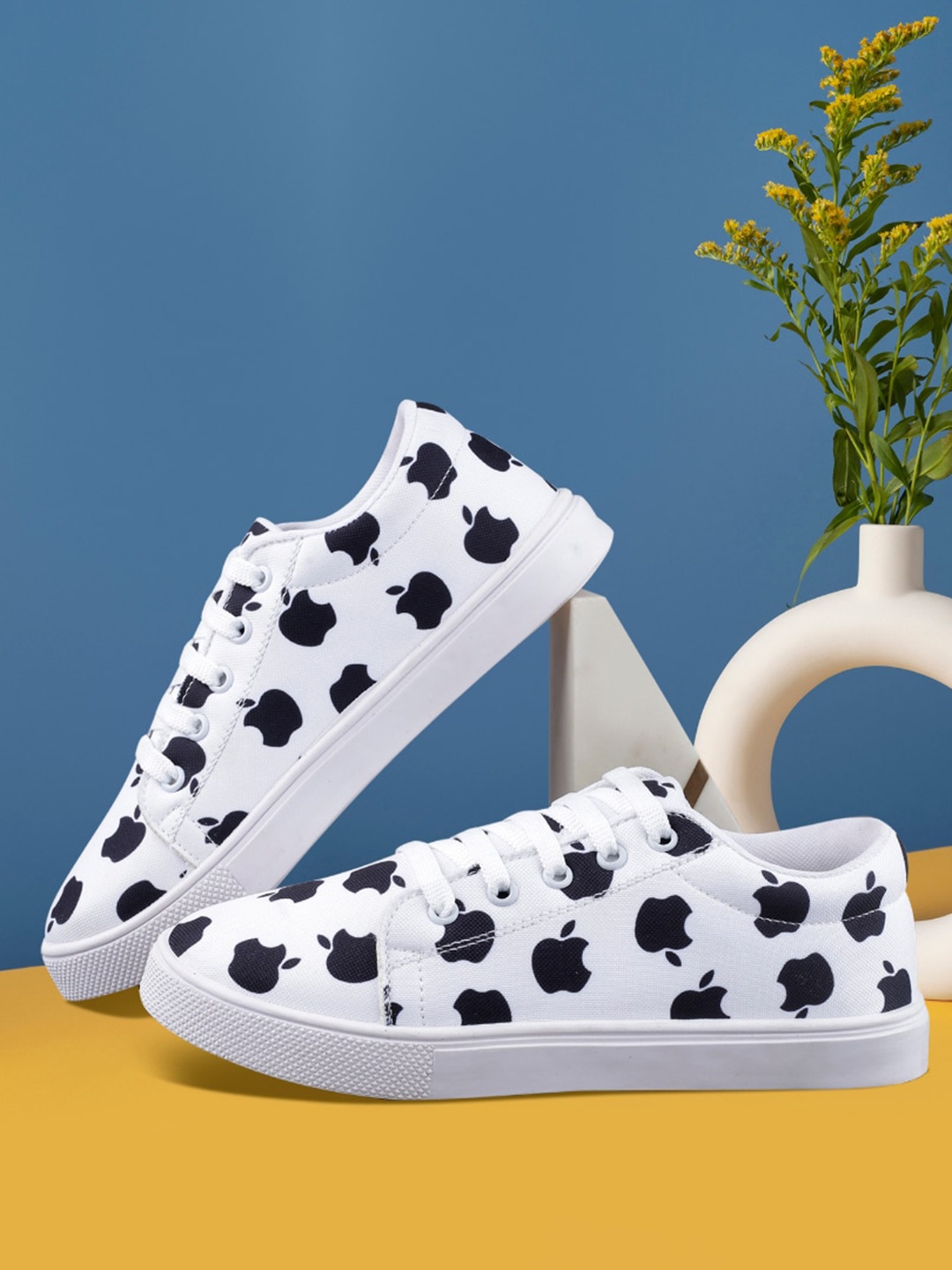

DEAS Women Printed Round Toe Sneakers, White