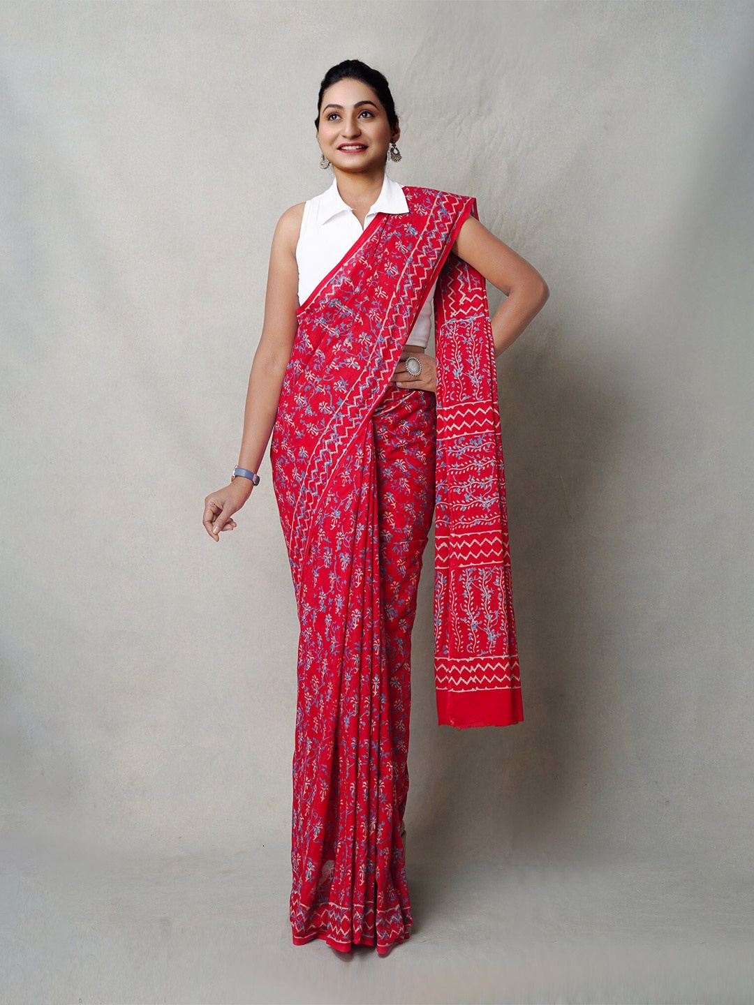 

Unnati Silks Ajrak Pure Cotton Block Print Saree, Red